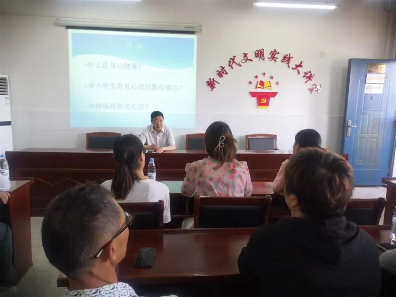 余述南院长开展心理健康知识讲座（图一）.png