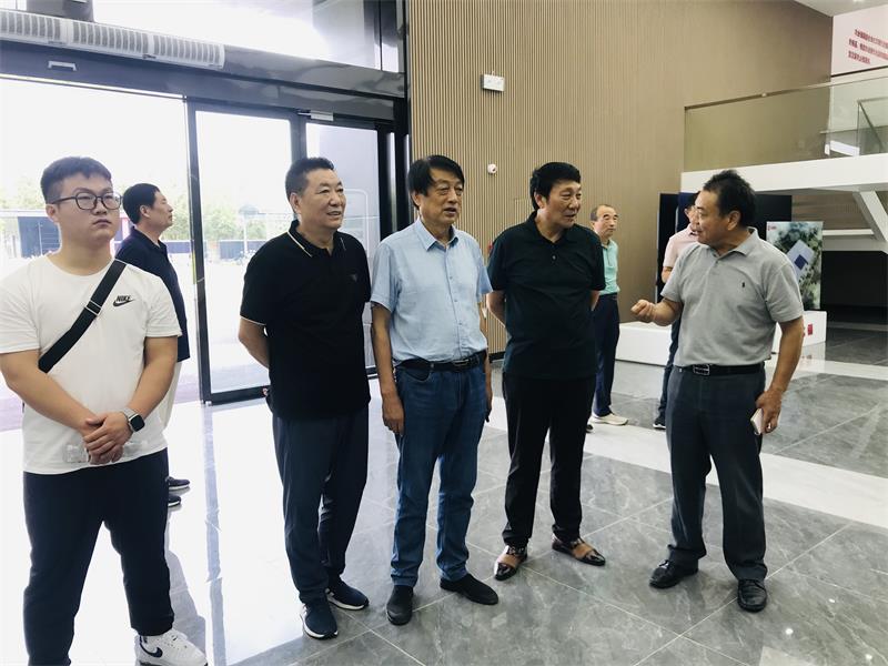 老科协书记许正航,副书记杨玉山,胡正伟,顾问成立功,以及县人大农业